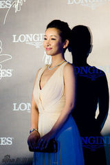 组图：秦海璐出席品牌活动 蓝色礼服显端庄典雅