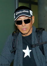 组图：陈道明戴墨镜抵戛纳 张艺谋微笑挥手致意