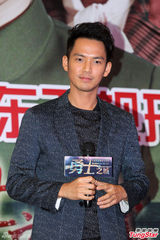 组图：钟汉良卖萌引粉丝尖叫 颜丹晨秀事业线