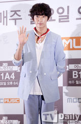 组图：韩团B1A4开节目发布会 带你去旅游