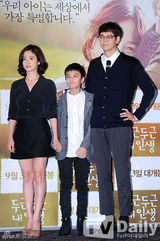 宋慧乔逃税风波后首现身 黑衣低调显憔悴