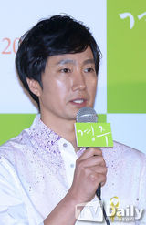 组图：申敏儿朴海日清新亮相《庆州》记者会