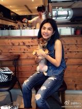 组图：Ella陈嘉桦晒幸福家庭日 和老公大秀恩爱