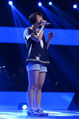 组图：好声音齐秦吻手那英 腼腆男唱空灵女声