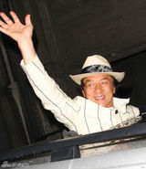 组图：港媒曝成龙与好友商谈照 满脸愁容