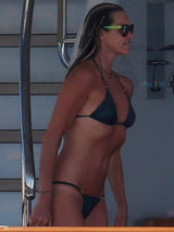 组图：50岁名模比基尼身材火辣 性感秒杀少女