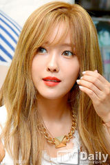 组图：T-ara孝敏出席活动 短T热裤秀性感