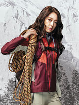 组图：BigBang Top(崔胜贤)携手朴信惠代言 男酷女靓很合拍