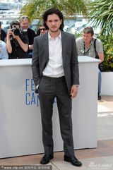 组图：布兰切特撑《驯龙高手2》 龙牙上衣超萌