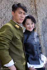 组图：抗战剧《来势凶猛》探班 许晴否认姐弟恋