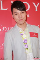 组图：被指求与黄宗泽复合 杨峥称很难分享这事