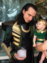 组图：萌娃姐弟COS雷神与洛基 见大洛基显惊恐