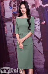 组图：《巡夜人》丁一宇郑允浩西服亮相显英气