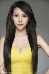 组图：刘思言深V性感 爆乳美颜秀迷人曲线