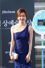 独家高清：又是一年百想红毯 众星云集争奇斗艳