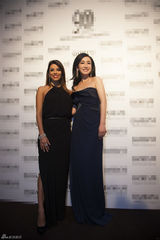 组图：秦海璐出席活动 长裙现身优雅妩媚