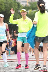 组图：小S张钧宁素颜马拉松 Selina脸红飙泪