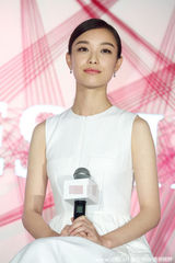 组图：汤唯订婚后首度亮相 与倪妮布兰切特比美