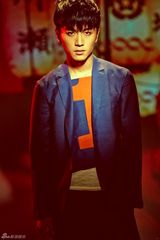 组图：陈晓【演员】惊喜玩转波普风 光影流动如梦似幻