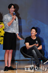 组图：《好朋友》池城朱智勋等与粉丝温馨互动