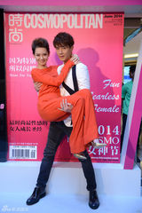 组图：李承铉戚薇热恋首亮相 已见过女方父母