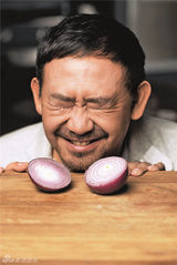 组图：姜武本色登封面 型男掌厨玩转厨房