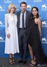 组图：伊桑霍克携《善意杀戮》亮相 两女主斗艳