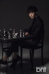 组图：韩星金载沅拍写真 杀人微笑展熟男魅力