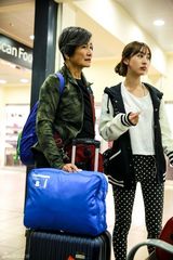 组图：张翰下岗李菲儿当导游 郑佩佩爱女探班