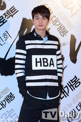 组图：《哭泣的男人》试映 玄彬宋茜崔始源助阵