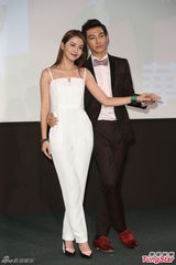 组图：炎亚纶李毓芬现身签书会 (炎亚纶遭讥整形关微博)