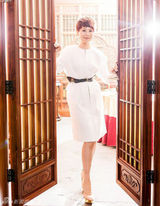 组图：海清时尚写真率性干练 深V尽显柔美本性