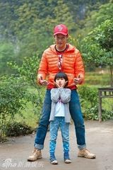 组图：陆毅刷脸蹭饭 网友叹长得帅有饭吃