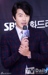 组图：《诱惑》权相佑崔智友隔十一年重逢