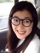 组图：冯小刚24岁女儿冯思羽近照曝光 朴素清纯