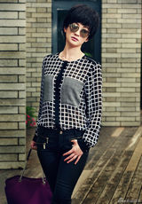 组图：李小冉红唇街拍写真 时尚干练尽显魅力