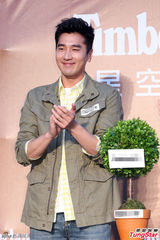 组图：赵又廷否认高圆圆怀孕 承诺结婚会公开