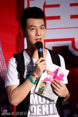 幻灯图集：陈子嘟新书发布 稿酬将全部捐些慈善总会