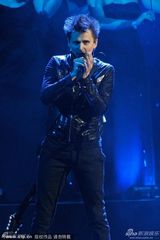 组图：Muse乐队摇滚不断电 High翻全英音乐奖