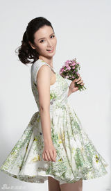 组图：张萌最新时尚写真出炉 清爽动人