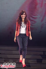 组图：范玮琪开唱黑人爱相随 张柏芝现身做嘉宾