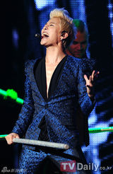 组图：JYJ金俊秀举行SOLO专辑首秀打造视听盛宴