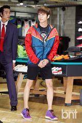 组图：少时孝渊李玹雨等出席活动 动感魅力难挡