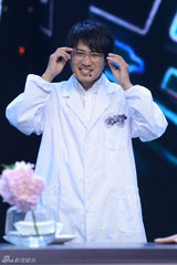 组图：郭敬明录快本临时换位 仍然遭遇“韩寒”