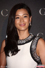 组图：全智贤靓丽出席代言活动 展现天使般微笑