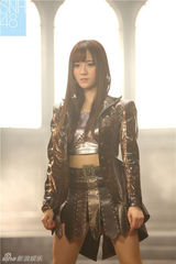 组图：SNH48《呜吒》MV美少女化身斯巴达勇士