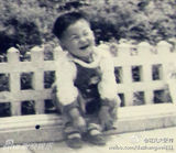 组图：众星晒童年萌照庆儿童节 自幼星范儿足