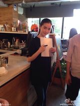 组图：古川雄辉北京拍戏 女主张辛苑贴心送麻将