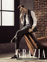 组图：韩星李光洙拍写真 冷酷表情显摩登气息