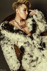 组图：MIC赵泳鑫曝奢华大片 打造全新概念造型